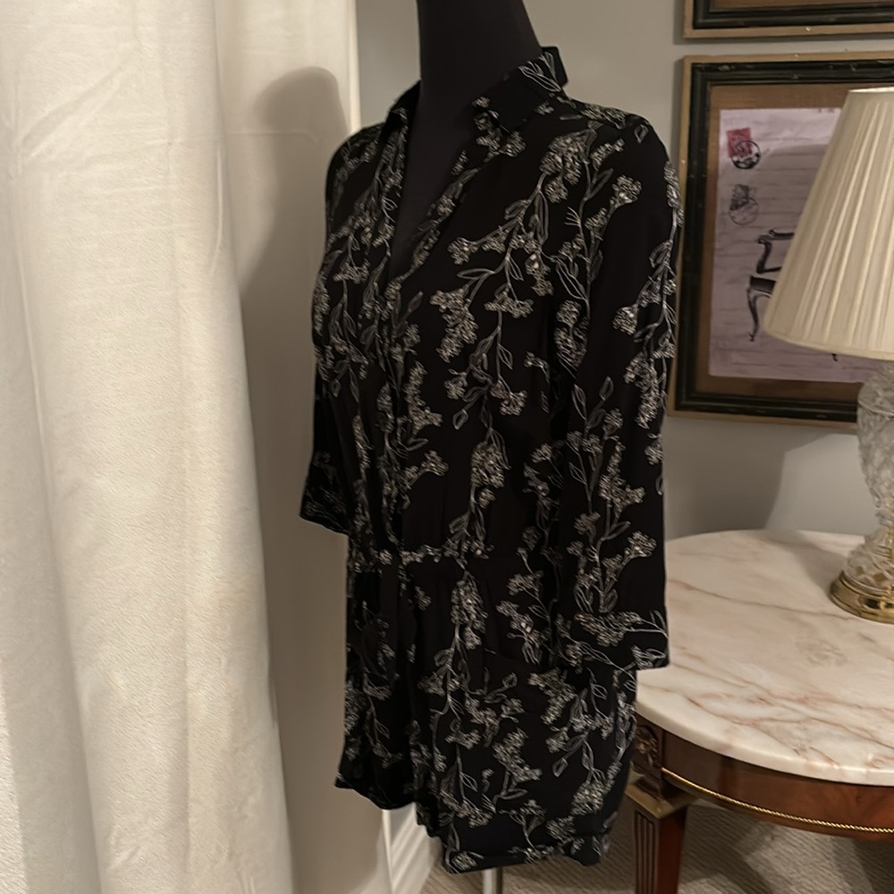 OLD NAVY FLORAL PATTERNED 3/4 SLEEVES SHORTALLS/ROMPER SHORTS